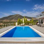Kanfis With Panoramic View Apartmán *