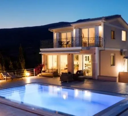 Kanfis With Panoramic View Apartamento Galaxídhion